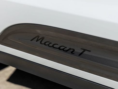 Certified 2026 Porsche Macan Turbo AWD/4WD image 16