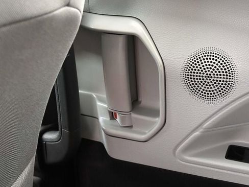 Used 2026 Toyota Sienna LE image 25