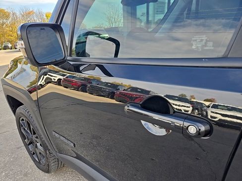 Used 2023 Jeep Renegade Altitude w/ Sun/Sound Group image 29