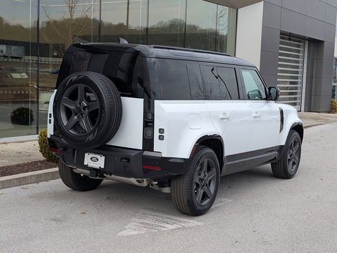 New 2026 Land Rover Defender 110 X-Dynamic SE AWD/4WD image 9