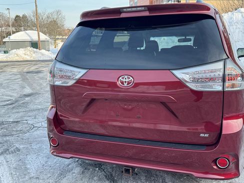 Used 2016 Toyota Sienna SE Premium image 27