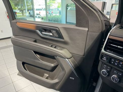 Used 2025 GMC Yukon XL Denali w/ Sun & Power Step Package AWD/4WD image 27