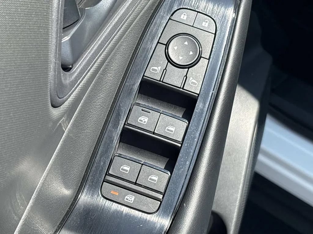 Used 2025 Nissan Rogue S FWD image 26