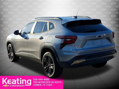 Used 2024 Chevrolet Trax ACTIV w/ Sunroof Package FWD image 2