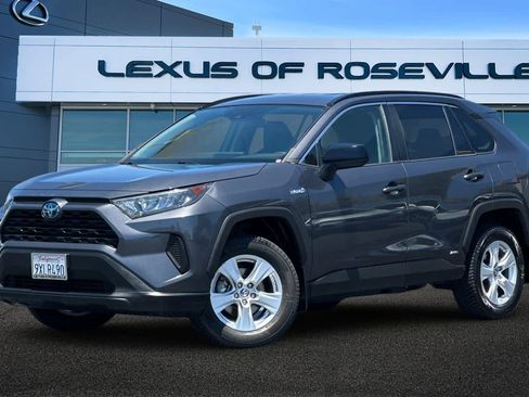 Used 2019 Toyota RAV4 LE AWD/4WD image 1