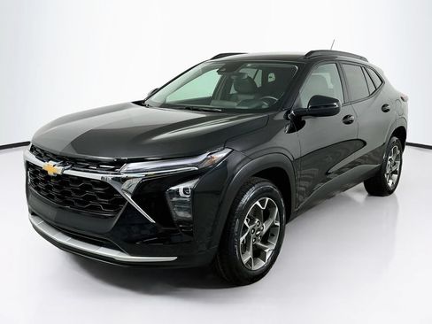 Used 2025 Chevrolet Trax LT w/ LT Convenience Package FWD image 1