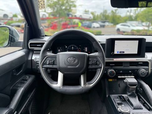 Certified 2025 Toyota Tacoma SR5 AWD/4WD image 24