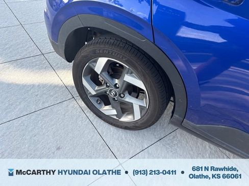 Used 2023 Hyundai Venue Limited FWD image 13