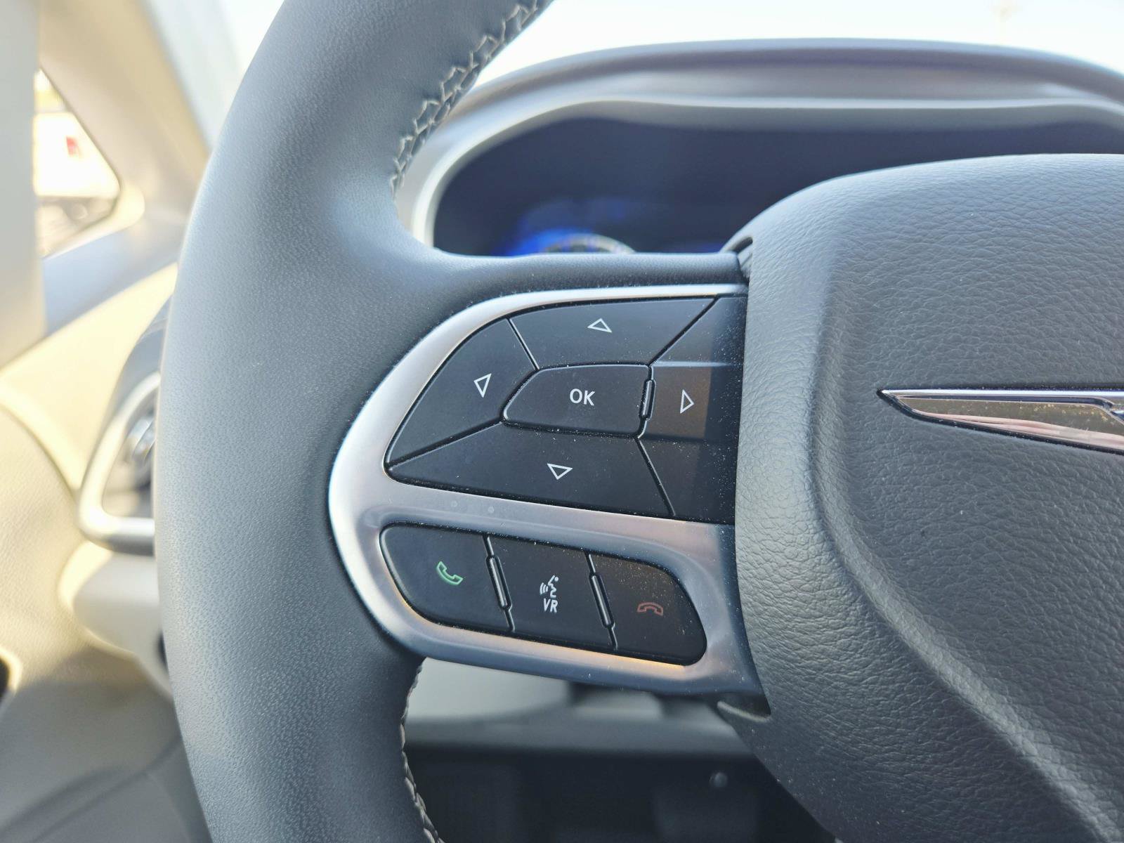 Used 2024 Chrysler Pacifica Touring-L FWD image 24