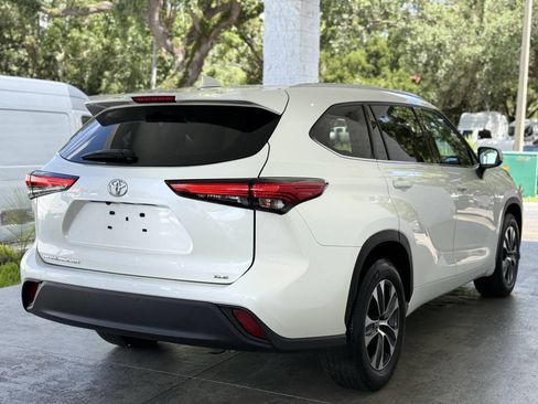 Used 2020 Toyota Highlander XLE FWD image 7