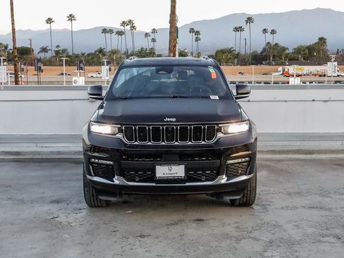Certified 2024 Jeep Grand Cherokee L Limited w/ Luxury Tech Group II image 3