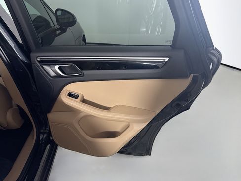Used 2023 Porsche Macan image 27