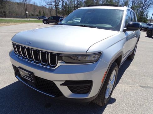 Used 2022 Jeep Grand Cherokee Laredo w/ Luxury Tech Group I image 7