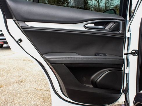 Used 2024 Alfa Romeo Stelvio Ti image 11