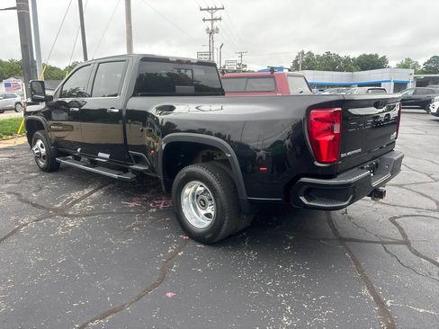 Used 2023 Chevrolet Silverado 3500 High Country w/ Technology Package AWD/4WD image 2