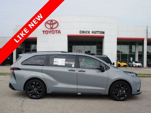 Used 2026 Toyota Sienna XSE FWD image 1