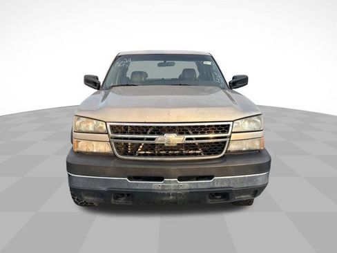Used 2007 Chevrolet Silverado 2500 W/T w/ Skid Plate Package AWD/4WD image 2