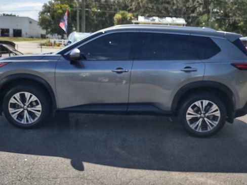 Used 2021 Nissan Rogue SV w/ Premium Package AWD/4WD image 6