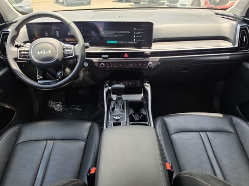 Certified 2025 Kia Sorento EX FWD image 13