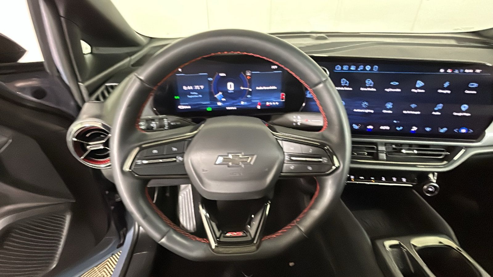 Used 2024 Chevrolet Equinox EV RS FWD image 18