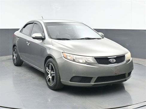 Used 2010 Kia Forte EX image 2