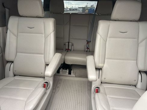 Used 2021 Cadillac Escalade ESV Premium Luxury Platinum image 37