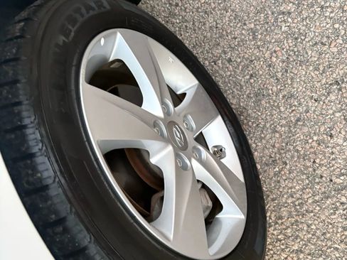 Used 2013 Hyundai Elantra GLS image 32