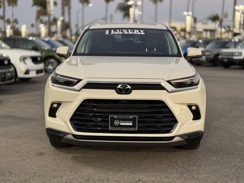 Used 2024 Toyota Grand Highlander Platinum image 6