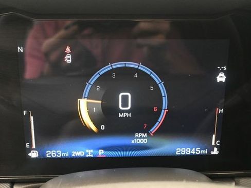Used 2025 Chevrolet TrailBlazer LT AWD/4WD image 9