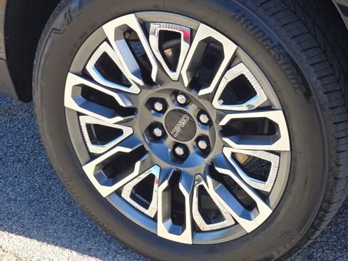 Used 2024 GMC Yukon Denali Ultimate image 10