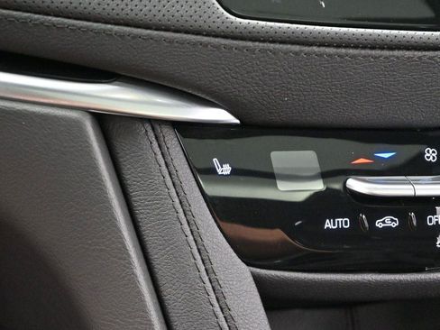 Certified 2025 Cadillac XT6 Luxury FWD image 21