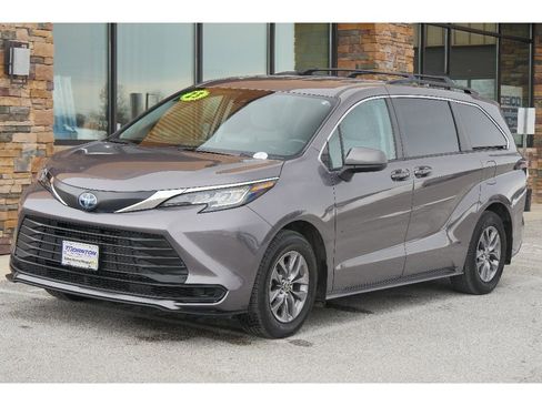 Used 2023 Toyota Sienna LE image 7