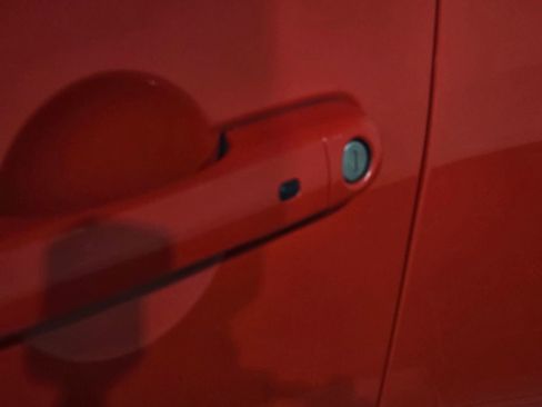 Used 2018 Jeep Renegade Latitude w/ Cold Weather Group image 13