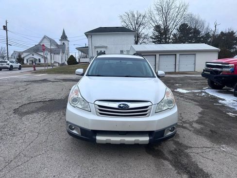 Used 2011 Subaru Outback 2.5i Limited image 2