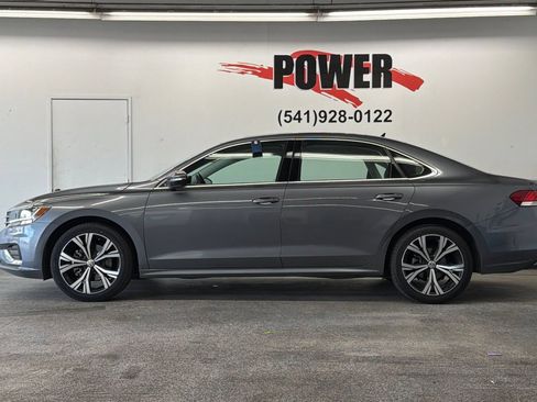 Used 2021 Volkswagen Passat 2.0T SE FWD image 6