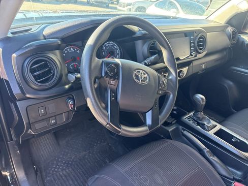 Used 2020 Toyota Tacoma SR w/ SR Convenience Package image 4
