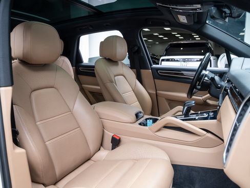 Used 2019 Porsche Cayenne E-Hybrid AWD/4WD image 25