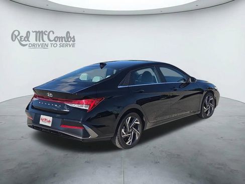 Used 2025 Hyundai Elantra Limited FWD image 5