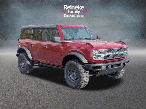 New 2025 Ford Bronco Badlands w/ Sasquatch Package AWD/4WD image 3