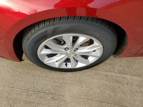 Used 2021 Chevrolet Malibu LT image 38