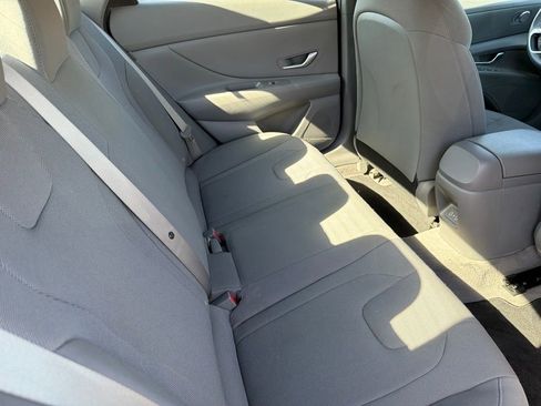 Used 2024 Hyundai Elantra SE FWD image 12