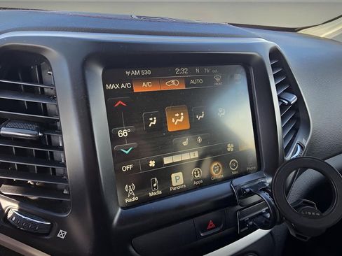 Used 2016 Jeep Cherokee Trailhawk w/ Comfort/Convenience Group image 21