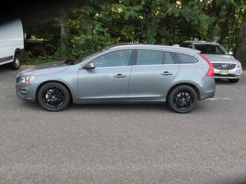 Used 2016 Volvo V60 T5 Premier AWD/4WD image 2