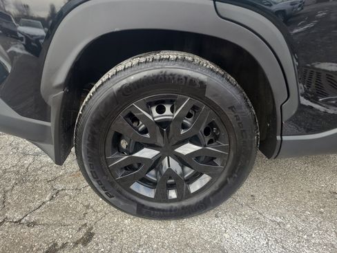 Used 2023 Toyota Corolla Cross L image 12