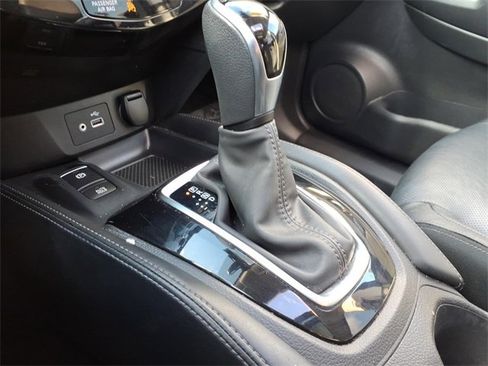 Used 2020 Nissan Rogue SL image 19