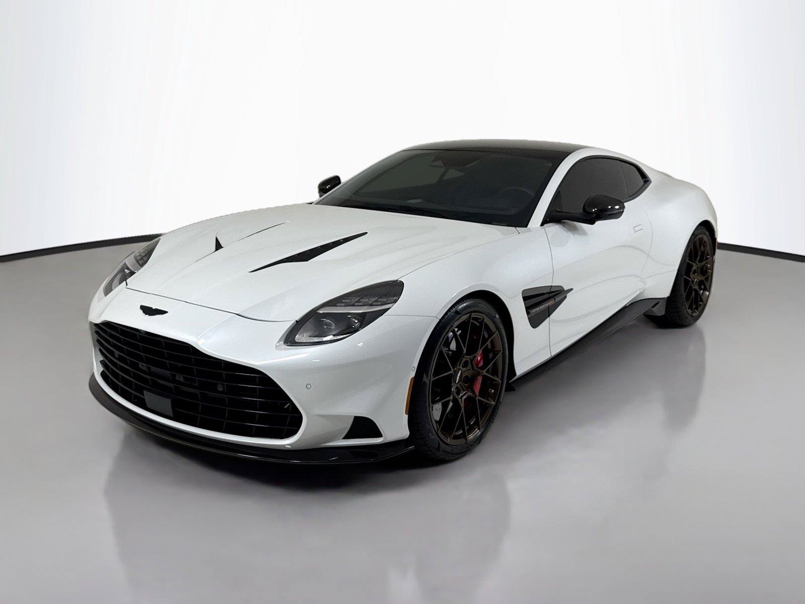 Used 2025 Aston Martin Vanquish RWD image 9