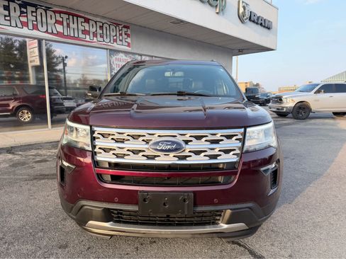Used 2018 Ford Explorer XLT w/ Equipment Group 202A image 4