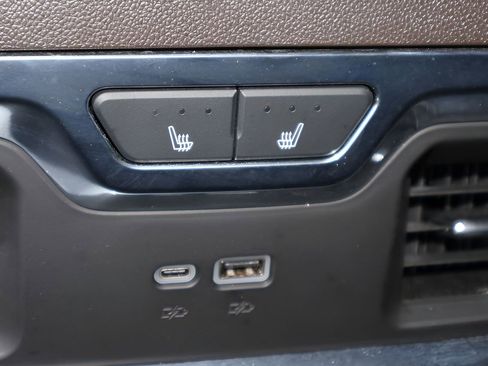 Used 2024 GMC Sierra 2500 Denali w/ Denali Reserve Package image 13