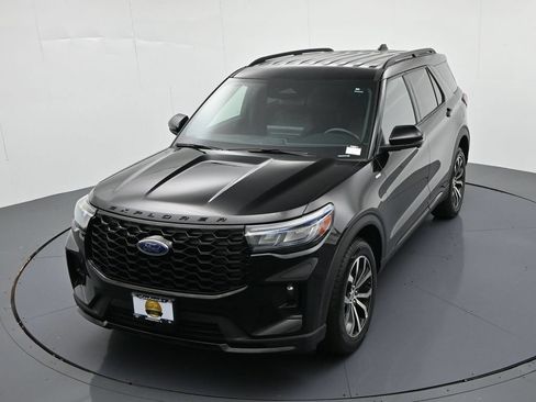 Used 2025 Ford Explorer ST-Line AWD/4WD image 19
