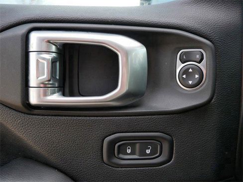 Used 2020 Jeep Gladiator Overland w/ Popular Equipment Package image 18